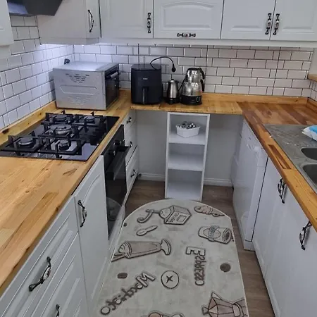 Sari Ev Apartment Eskiomerler
