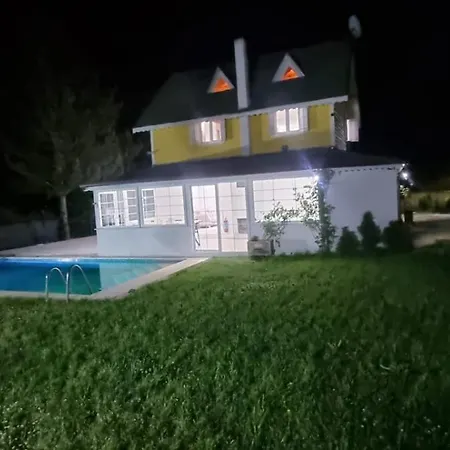 Apartment Oezer Hizarcioglu Eskiomerler