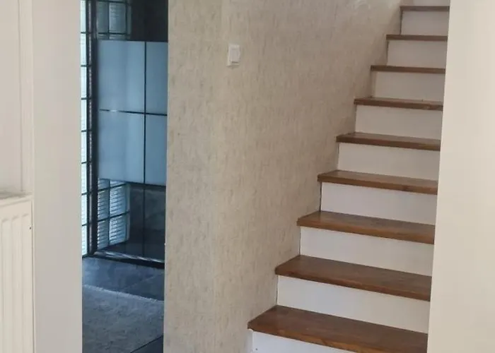 Oezer Hizarcioglu 公寓 *